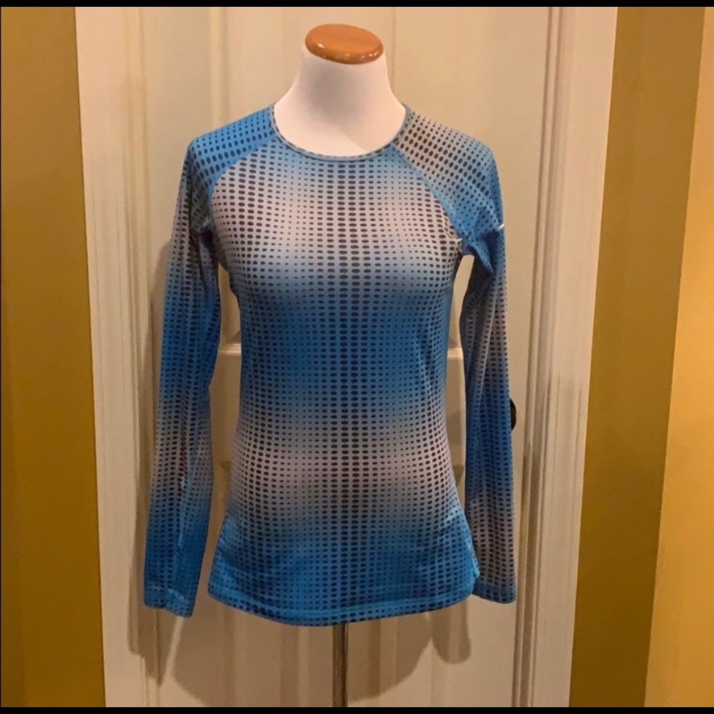 Nike Pro insulated long-sleeved shirt, size M